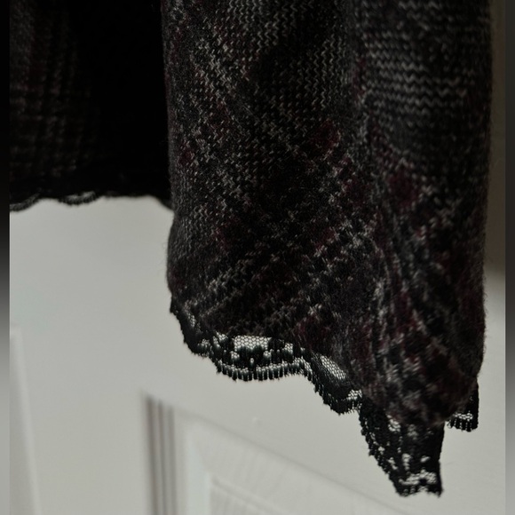 Checkered print skirt. Dark red/ grey and black. Size 4 - Picture 3 of 3